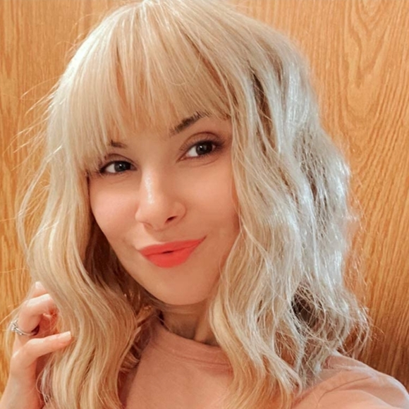 New Loose Wave Blonde Wig Short Bob Wig - Picture 9 of 9